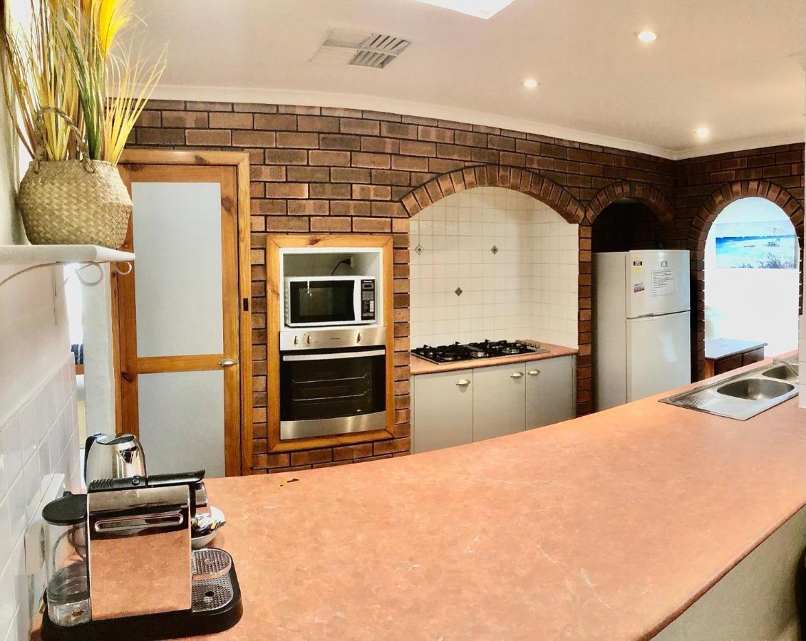 Beach House Opposite Ocean 4 Bed 2 Bathroom With Pool Geraldton Esterno foto