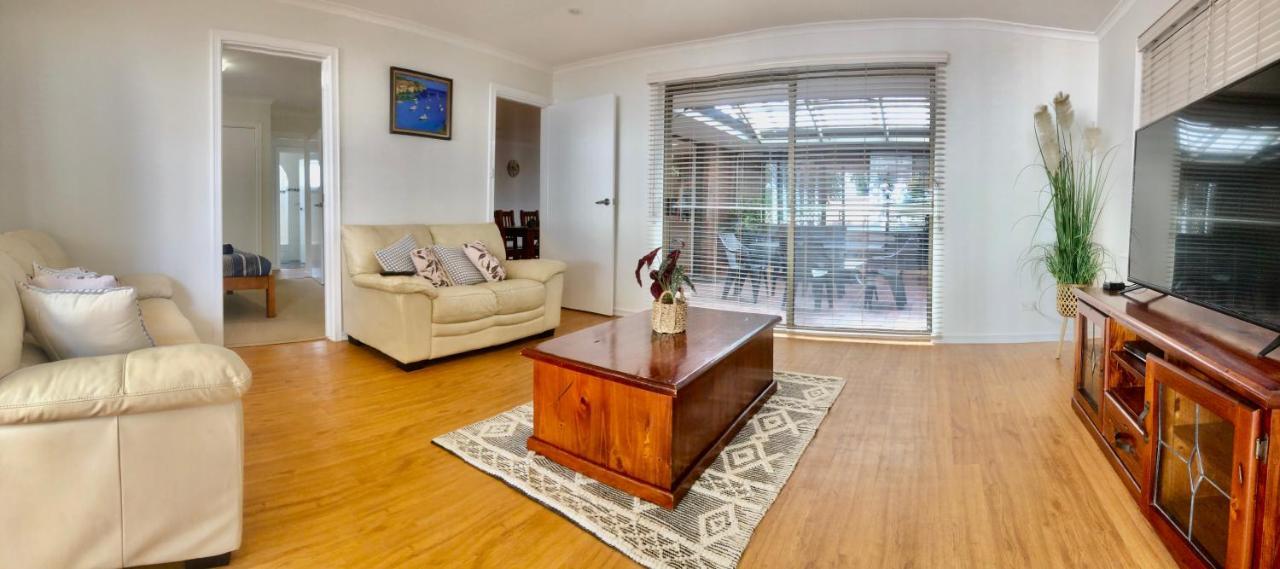 Beach House Opposite Ocean 4 Bed 2 Bathroom With Pool Geraldton Esterno foto