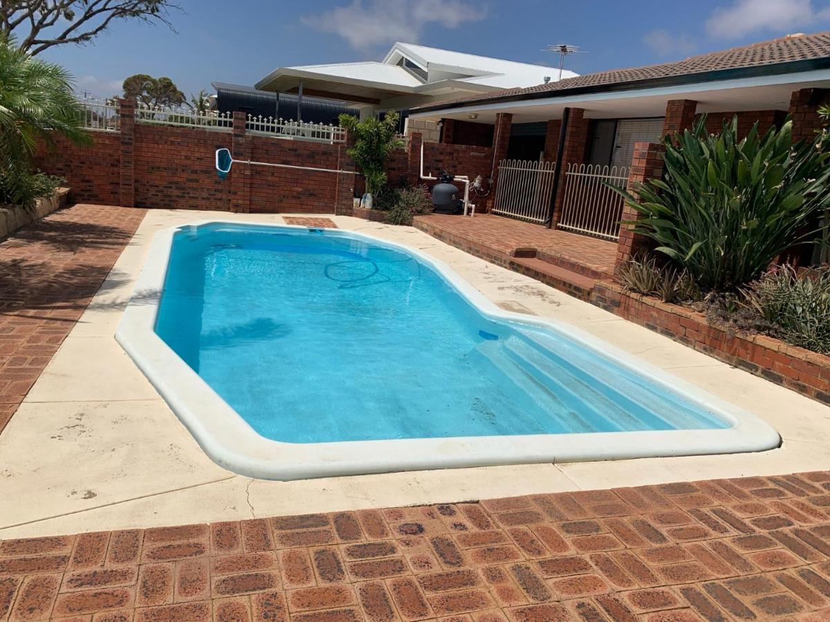 Beach House Opposite Ocean 4 Bed 2 Bathroom With Pool Geraldton Esterno foto