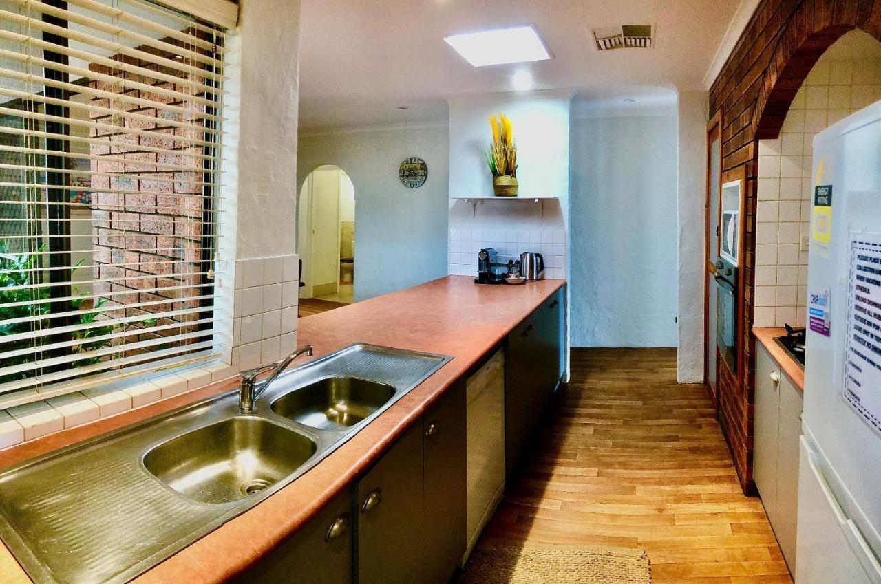 Beach House Opposite Ocean 4 Bed 2 Bathroom With Pool Geraldton Esterno foto
