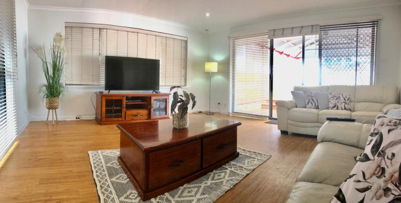 Beach House Opposite Ocean 4 Bed 2 Bathroom With Pool Geraldton Esterno foto